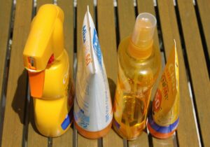 美白クリームと黒ずみをスキンケアに併用する効果は？