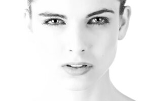 黒ずみを解消するための美白クリームと化粧水の併用方法は？
